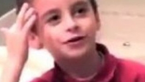 VIDEO Absolut demential! Uite cum reactioneaza un baietel cand vede un cuplu de homosexuali si intelege ce inseamna