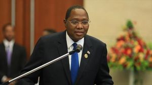 Ambrose Dlamini, premierul unui regat african, a murit după ce s-a infectat cu noul coronavirus