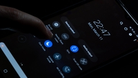 Modul întunecat chiar economisește bateria telefonului? Când funcția face cu adevărat diferența