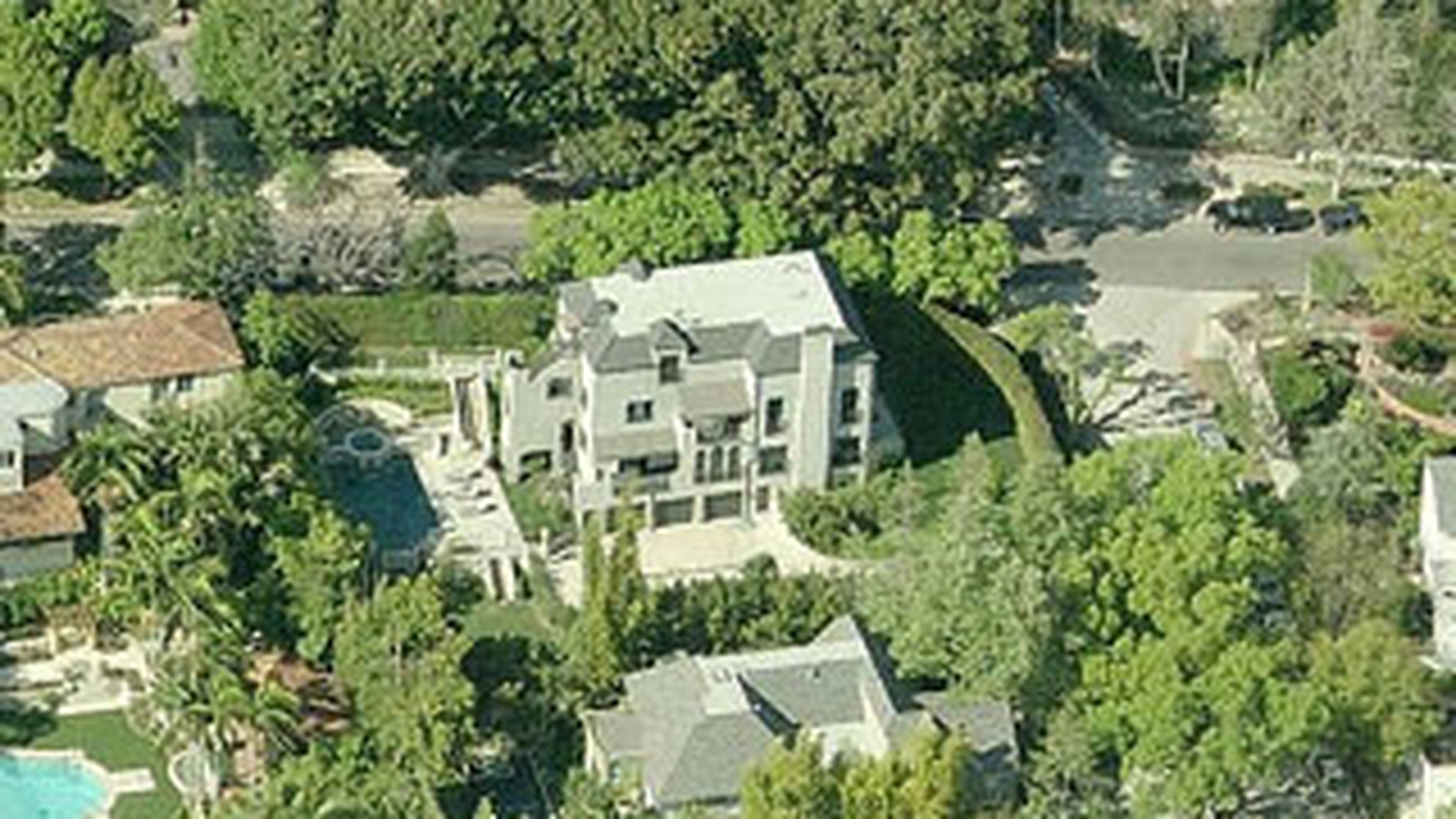 Katy Perry si Russell Brand si-au luat casa de 2,2 milioane de dolari