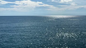 Cum a reușit un bărbat să supraviețuiască în derivă în Oceanul Pacific. Și-a făcut singur apă potabilă cu un truc util