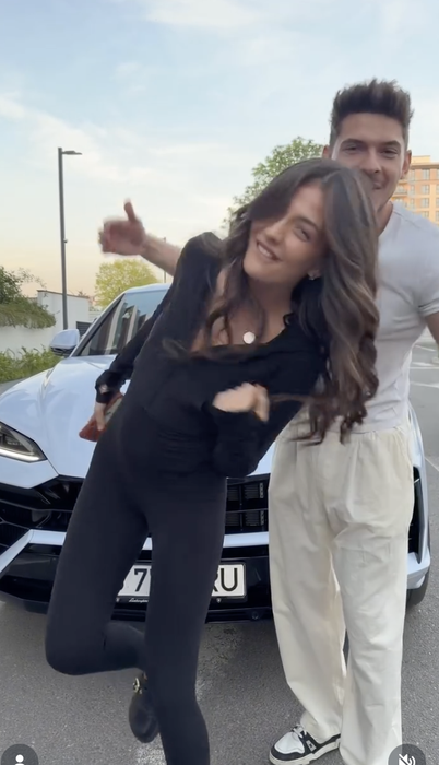 Andreea Bostănică, surprinsă dansând cu un artist cunoscut din România! Cu cine s-a afișat influencerița