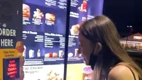 Viral! Ce poți să pățești dacă nu ai mașină și comanzi McDonald's drive-thru
