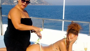 Top 10 costume de baie cu care Rihanna a cucerit plajele. In care a aratat cel mai bine?