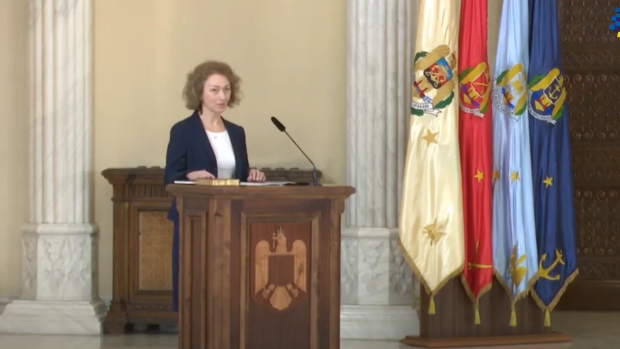 Cine este Simina Tănăsescu, prima femeie care va conduce CCR. A fost decorată de președintele Franței!