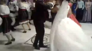 Iată cum dansează moldovenii! Imaginile de la o nuntă din Botoșani au făcut înconjurul lumii