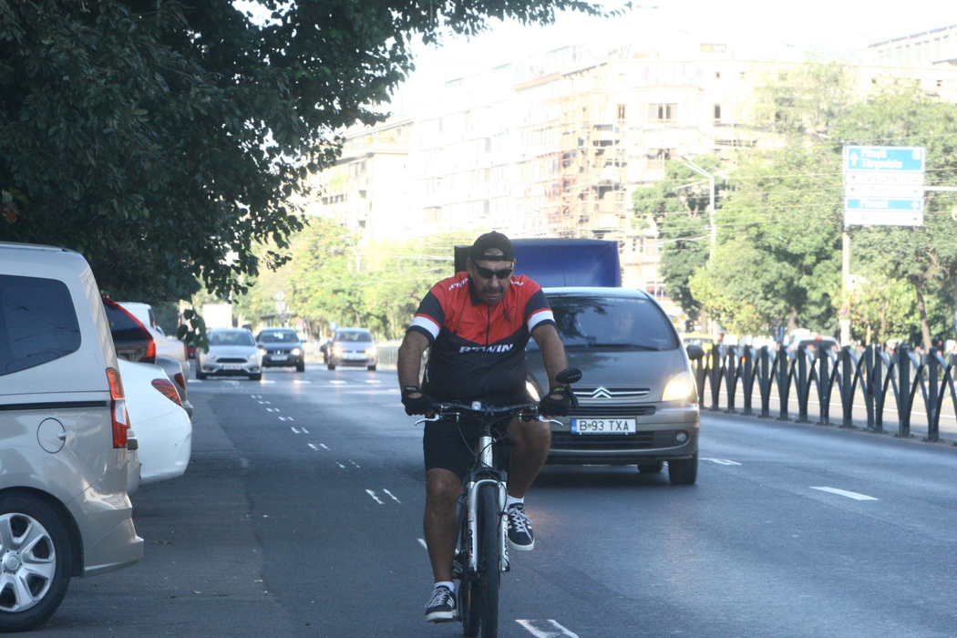 Marian Alecu a pedalat prin mijlocul Bucureștiului
