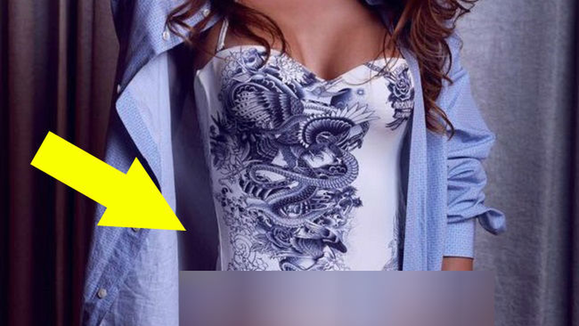 S-a fotografiat într-un costum de baie alb şi a postat imaginea fără să observe un detaliu jenant! Ce se vede în fotografia RAMONEI GABOR