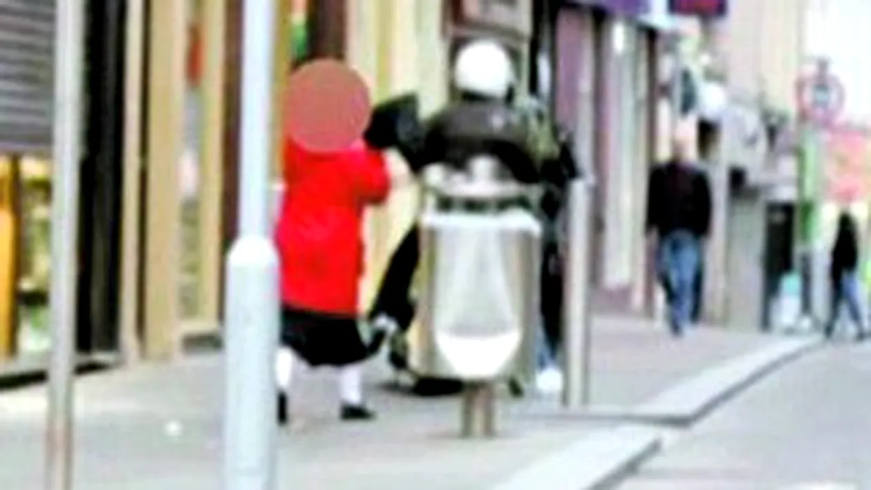 A caftit sase hoti cu poseta