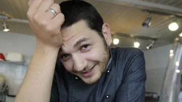 Se iubesc ca-n prima zi! Florin Dumitrescu si iubita lui s-au sorbit din priviri la botezul fiicei lor