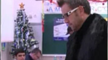 Cătălin Botezatu a stat prima oară în viaţă la coadă ca sa voteze, dar nu a regretat Am stat cu ochii pe fundul domnişoarelor