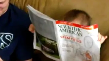 Iti vine s-o mananci, atat e de dragalasa! O fetita de 13 luni citeste un jurnal stiintific