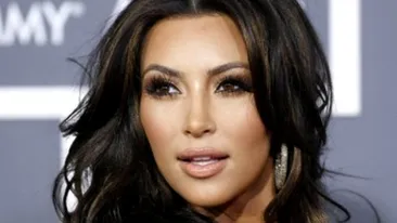 Kim Kardashian nu mai încape in nicio rochie! Bruneta s-a îngrăşat 30 de kilograme, dar nu renunţă deloc la tocurile inalte