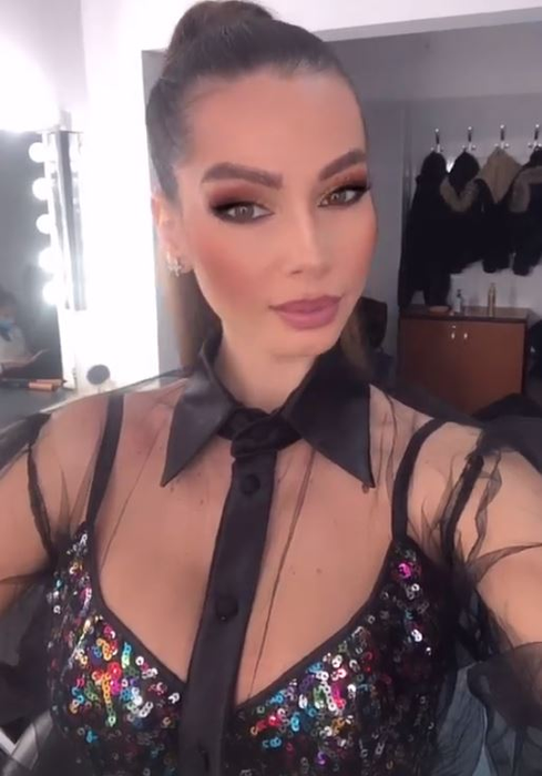 Iuliana Luciu și Cristian Mitrea și-au asumat relația! Cei doi s-au sărutat pasional și s-au pipăit într-un restaurant din București | FOTO