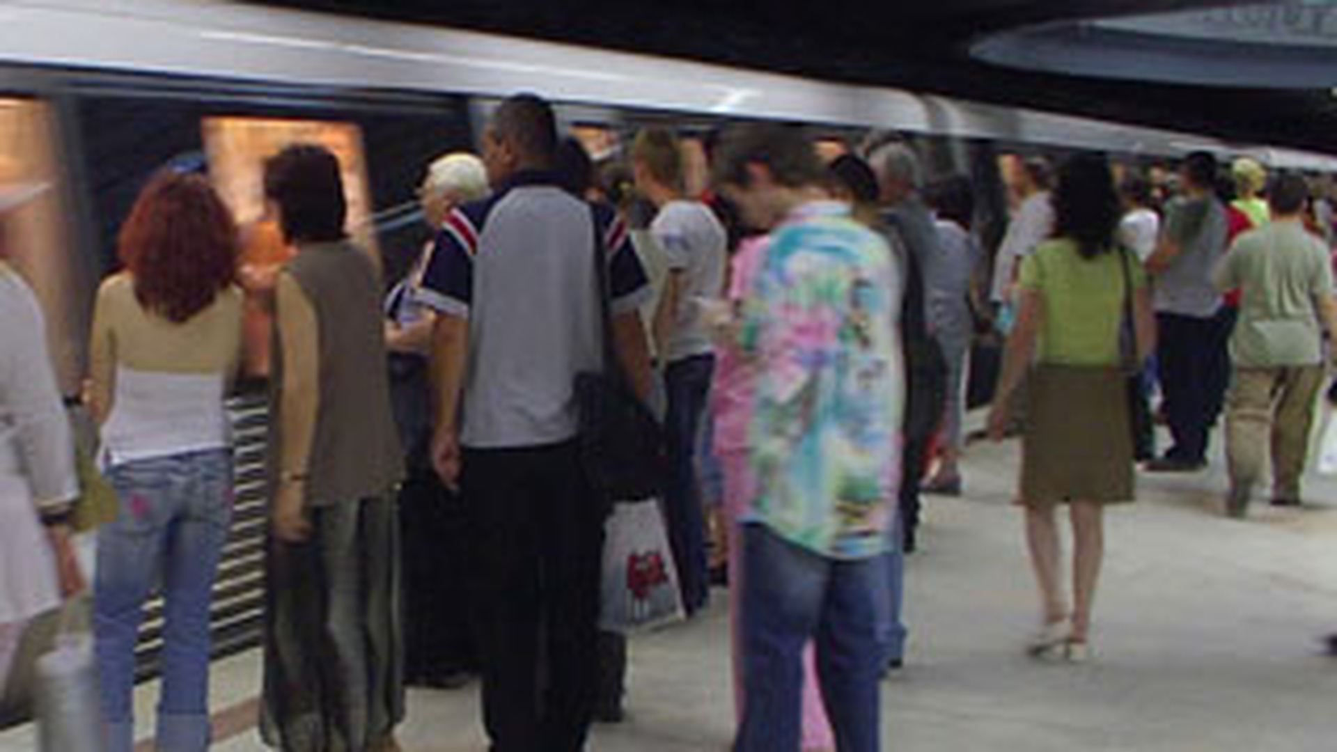 2012 face prima victima! O tanara de 25 de ani s-a aruncat in fata metroului in aceasta dimineata!