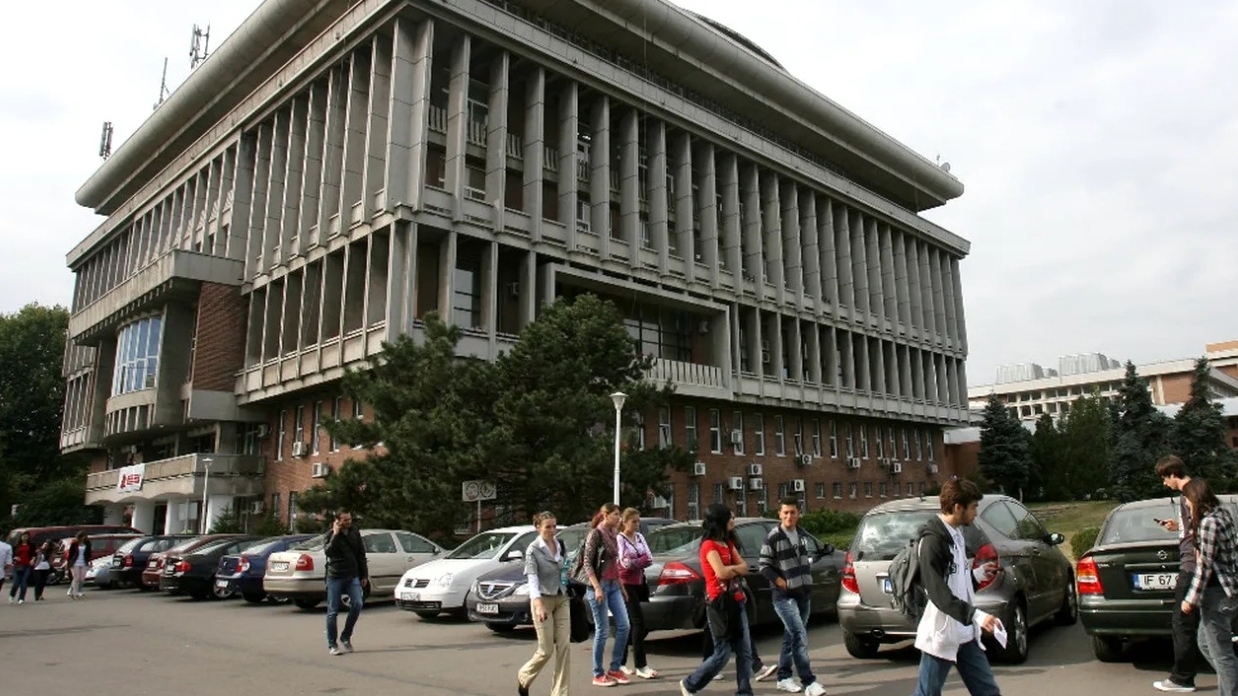 Costurile anuale ale unui student în România. Taxele sunt tot mai mari