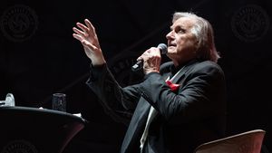 Florin Piersic este în pericol și trebuie dus de urgență la Viena! Scandal uriaș după ce a apărut o ipoteză conform căreia marele actor a luat o infecție nosocomială