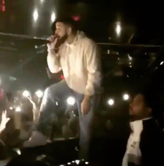 Drake a oprit un concert pentru a-şi certa unul dintre fani! Ce făcea bărbatul de i-a atras atenţia celebrului artist: „Dacă nu te potoleşti…”