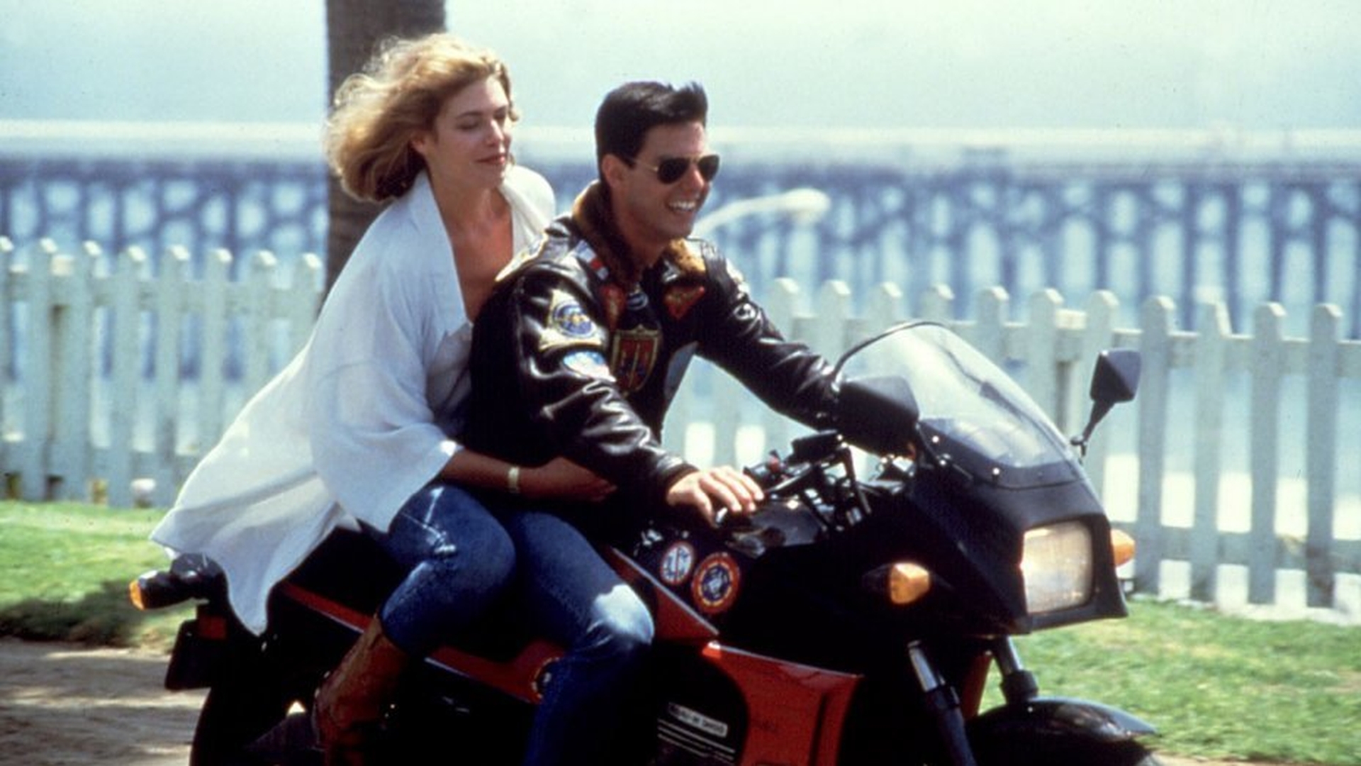 Tom Cruise anunţă filmul Top Gun 2! Primul Top Gun a apărut în 1986 şi a avut un succes enorm