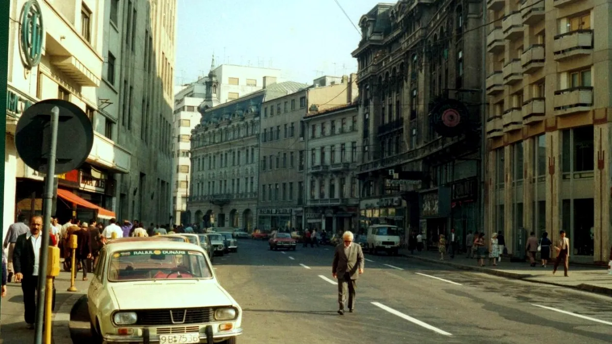 BANC| Pe timpul lui Ceaușescu, în timp ce patrula, un milițian se întâlnește cu un cetățean si-l întreabă ce caută pe stradă