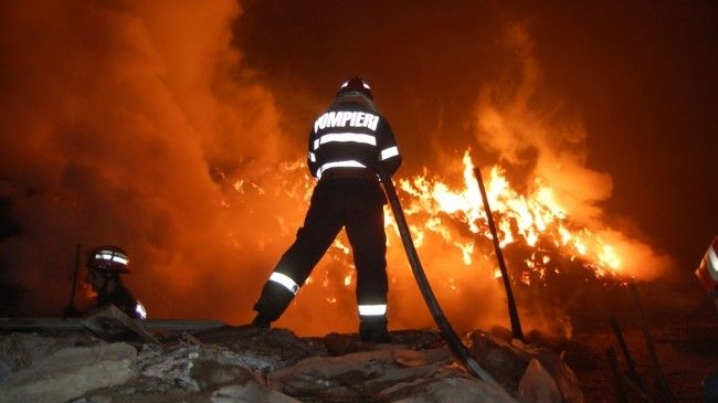 Un bărbat din Vâlcea a murit, după ce în locuința lui a izbucnit un incendiu