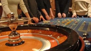 Un necunoscut a disparut cu 20.000 de euro pe care i-a luat de la casieria unui cazino bucurestean