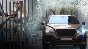 Soția antrenorului ”naționalei U21”, apariție de senzație cu Bentley-ul de un sfert de milion €