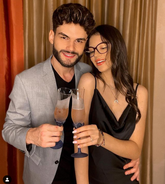Cleopatra Stratan și Edward Sanda sunt la prima vacanță împreună! Au împlinit un an de când sunt iubiți
