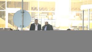 Din arogantele lui Yashar Hassan Abbas Helmy! Milionarul nu iese din casa fara cel putin doi bodyguarzi!