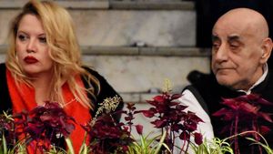 Scandal monstru între Oana şi Viorel Lis. Femeia şi-a scos maşina la vânzare. "Soţul meu are datorii din cauza păcănelelor!"