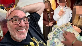 Nelson Mondialu le-a dat un ”munte de bani colindătorilor”. Cum au reacționat când au văzut bancnotele