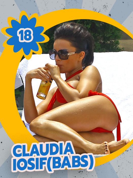 TOP 30 de vedete care şi-au etalat picioarele lungi şi bronzate la piscină. Blonde, brune și roșcate sunt complet dezinhibate!