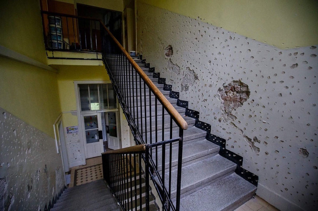 Renovarea s-a făcut ca la carte, îndepărtându-se şi tencuiala