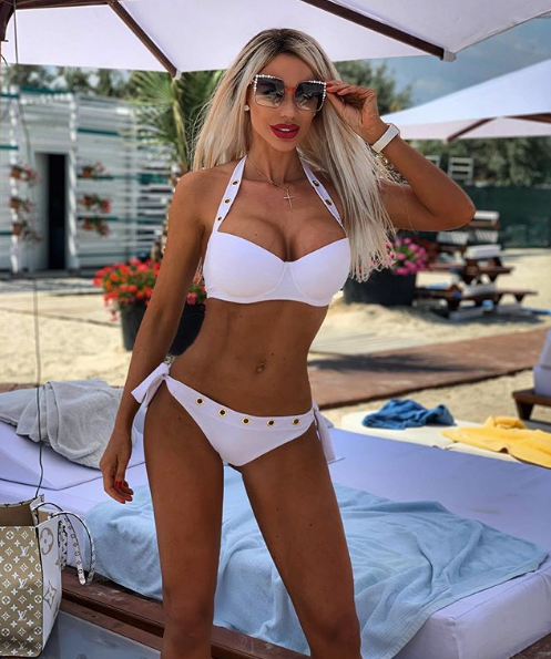 Bianca Drăgușanu și Alex Bodi, petrecere de fițe cu şampanie scumpă şi artificii
