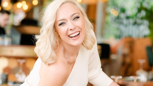 Giulia Nahmany nu îşi ascunde defectele! Vedeta s-a fotografiat în lenjerie intimă: "Vergeturile de la naştere pe abdomen fac parte din mine şi le iubesc"