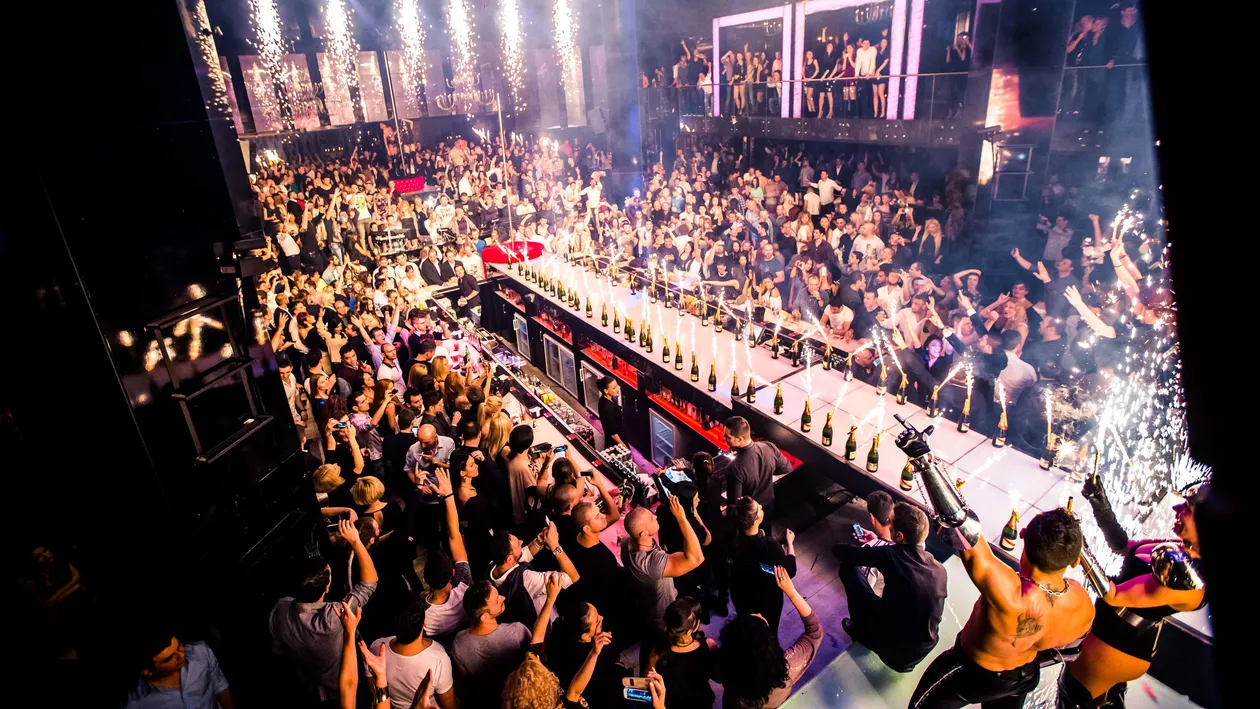 Costumele lui Beyonce au ajuns la Bucuresti. Dansatorii clubului BOA au facut senzatie la aniversarea de trei ani! Imagini inedite