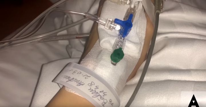 Imagini cutremurătoare! Cum arată picioarele Andreei Bălan. Cântăreața și-a dat pantalonii jos și și-a arătat rănile