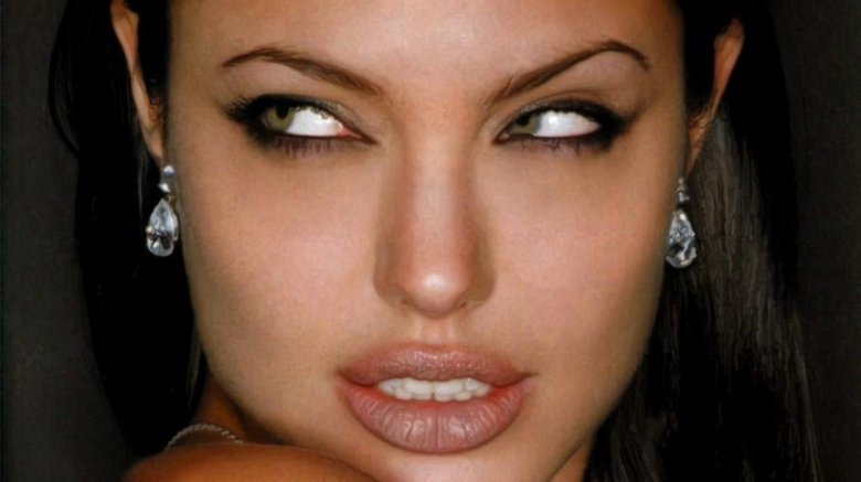 Angelina Jolie s-a săturat şi a transmis mesajul! E vorba de viaţa amoroasă!