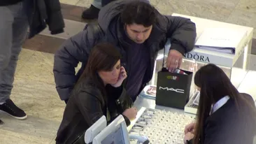 Luminita Anghel si sotul fac economie “la sange”. Iau pana si cadourile pe firma. Vezi cum cer factura pentru un lantisor