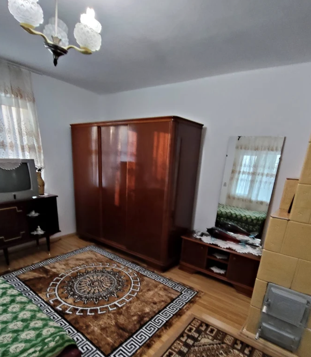 Cât costă o gospodărie lângă Sinaia. Prețul cerut a stârnit reacții aprinse: „N-aș da-o sub 60.000 de euro”