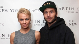 Pamela Anderson a obtinut un ordin de restrictie împotriva soţului ei