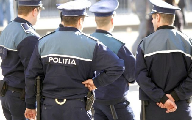 Bătrânul a anunţat Poliţia după ce a acceptat condiţiile suspectului
