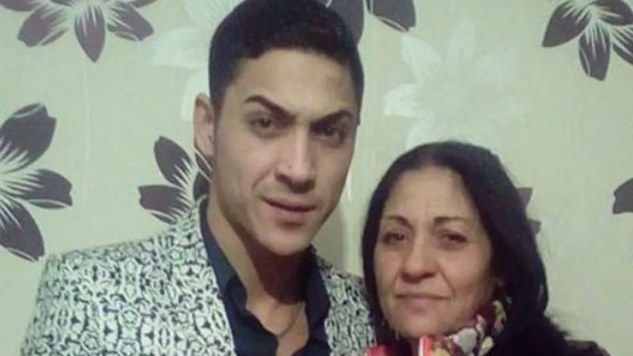 Inventivitate maximă! Mama lui Babi a împodobit ficusul! Reacţiile nu s-au lăsat aşteptate