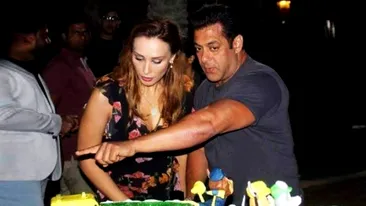 Câți ani are, de fapt, Iulia Vântur și ce diferență de vârstă este între ea și Salman Khan, faimosul actor de la Bollywood