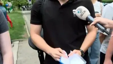 Emoții mari în prima zi de BAC! Cum s-a pregătit tânărul din imagine pentru proba la Limba și literatura română