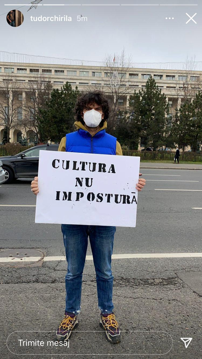 Tudor Chirilă protestează în Piașa Victoriei