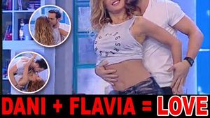 Dani Oţil, în pat cu Flavia în ziua de Crăciun! Când a văzut ce face blonda şi-a pus mâna la ochi