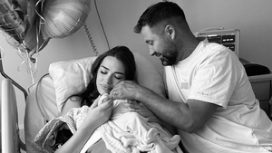 Cornel Luchian, emoționat până la lacrimi când și-a văzut pentru prima oară fetița. Iustina a filmat momentul special
