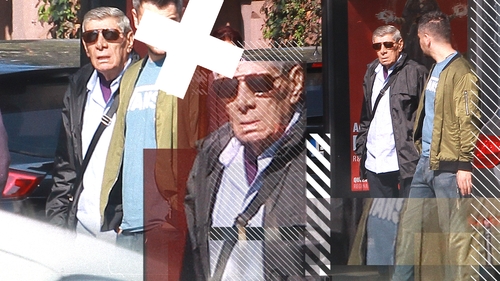 L-am filmat pe Mitică Popescu în timp ce...