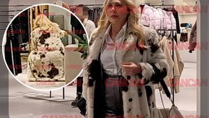 Trage rău curentul la mall! Dana Săvuică defilează ca la 20 de ani, mai ceva ca pe catwalk
